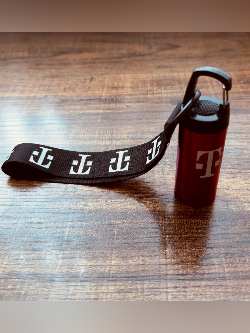 T-Mobile Mini LED Keychain Flashlight Magenta New - Picture 4 of 4